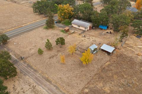 1780 Stevens Rd, Eagle Point, OR 97524 photo 3