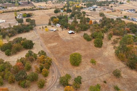 1780 Stevens Rd, Eagle Point, OR 97524 photo 4