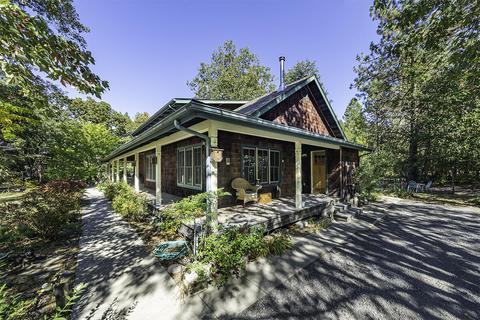 255 Davidson Rd, Williams, OR 97544