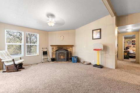 560 Profetta Ln, Central Point, OR 97502 photo 4
