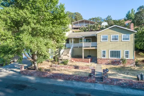 1318 E 16th St, The Dalles, OR 97058