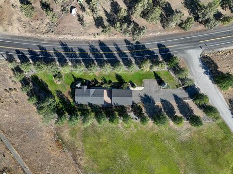 62335 Chickadee Ln, Bend, OR 97701 photo 2