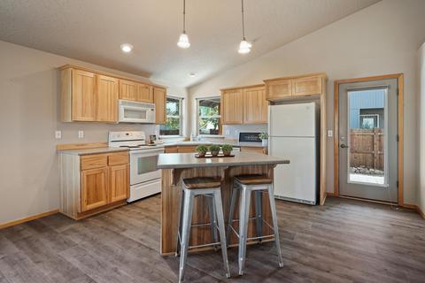 20517 SE Prospector Loop, Bend, OR 97702 photo 12