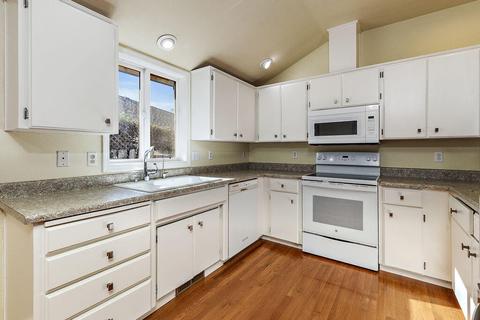 180 Meadow View Dr, Phoenix, OR 97535 photo 19