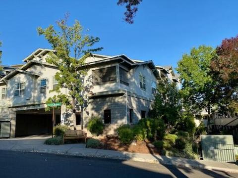924 Mountain Meadows Cir, Ashland, OR 97520