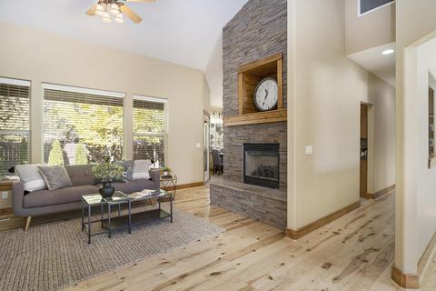 60901 Crested Butte Ln, Bend, OR 97702 photo 5