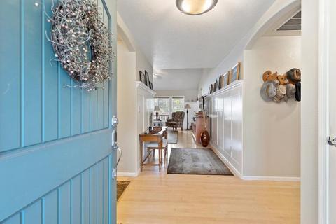 745 Eric Loop, Grants Pass, OR 97526 photo 3