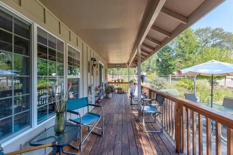 745 Eric Loop, Grants Pass, OR 97526 photo 31