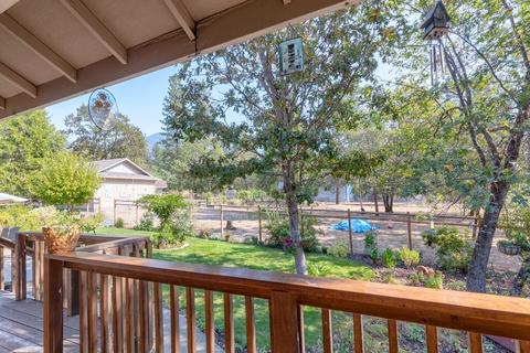 745 Eric Loop, Grants Pass, OR 97526 photo 32