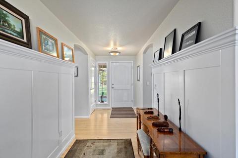 745 Eric Loop, Grants Pass, OR 97526 photo 4
