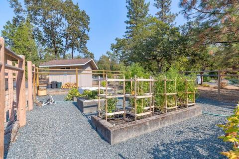745 Eric Loop, Grants Pass, OR 97526 photo 22