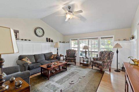 745 Eric Loop, Grants Pass, OR 97526 photo 13