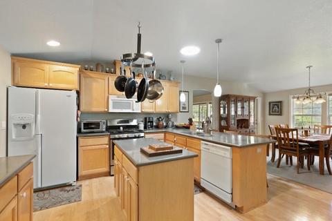 745 Eric Loop, Grants Pass, OR 97526 photo 10