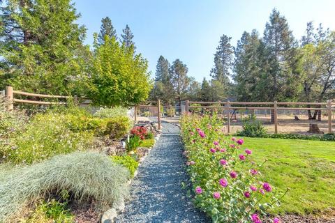 745 Eric Loop, Grants Pass, OR 97526 photo 28