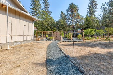 745 Eric Loop, Grants Pass, OR 97526 photo 21