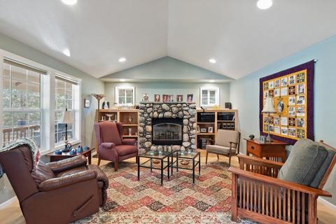 745 Eric Loop, Grants Pass, OR 97526 photo 12