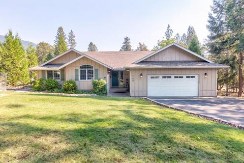 745 Eric Loop, Grants Pass, OR 97526 photo 2