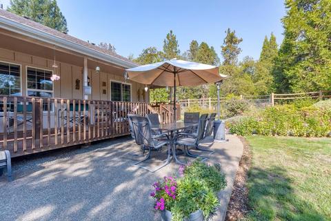 745 Eric Loop, Grants Pass, OR 97526 photo 33