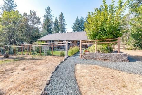 745 Eric Loop, Grants Pass, OR 97526 photo 23