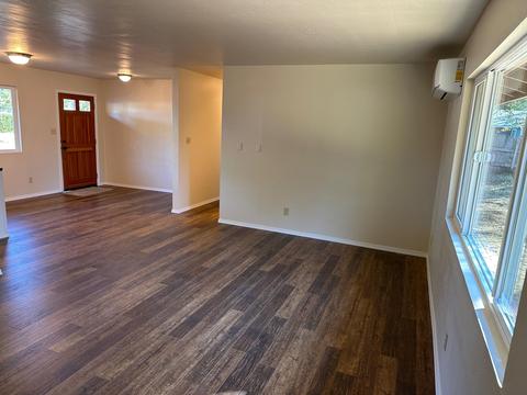 513 W River St, Cave Junction, OR 97523 photo 9