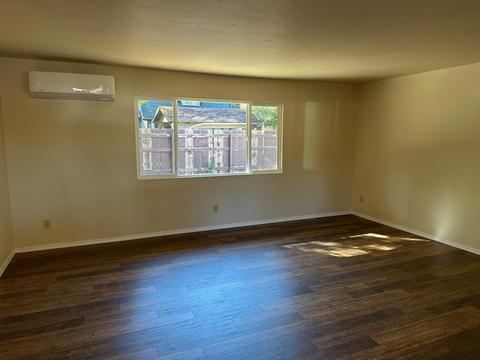 513 W River St, Cave Junction, OR 97523 photo 8