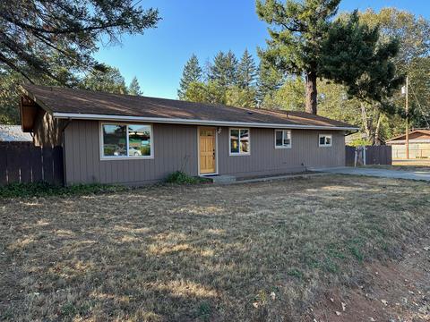 513 W River St, Cave Junction, OR 97523 photo 1