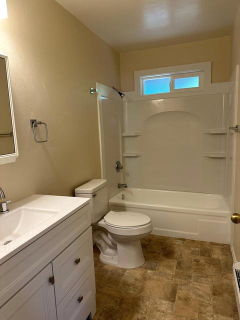 513 W River St, Cave Junction, OR 97523 photo 10