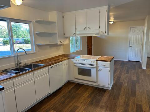 513 W River St, Cave Junction, OR 97523 photo 7