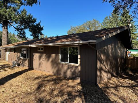 513 W River St, Cave Junction, OR 97523 photo 19
