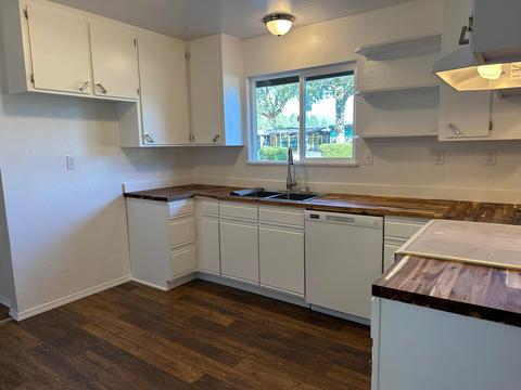 513 W River St, Cave Junction, OR 97523 photo 5