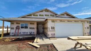 47 Hidden Valley Dr, Eagle Point, OR 97524 photo 2