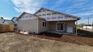 47 Hidden Valley Dr, Eagle Point, OR 97524 photo 4