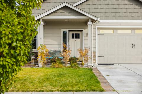 61806 Azalia Pl, Bend, OR 97702 photo 2