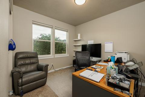 61806 Azalia Pl, Bend, OR 97702 photo 4