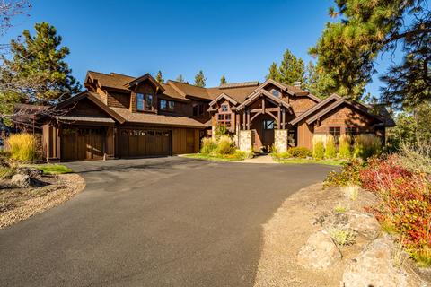 61534 Hosmer Lake Dr, Bend, OR 97702
