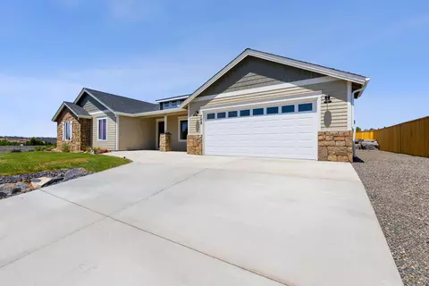 708 NE A St, Madras, OR 97741