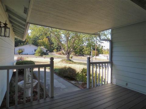 229 Sky Crest Dr, Grants Pass, OR 97527 photo 4