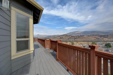 805 Amerman Dr, Phoenix, OR 97535