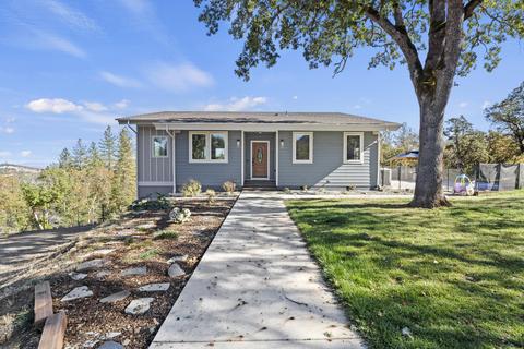 4871 Old Stage Rd, Central Point, OR 97502