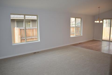 16472 Riley Dr, La Pine, OR 97739 photo 3