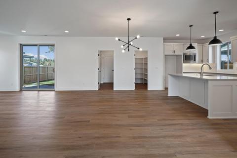 20538 Murphy Rd, Bend, OR 97702 photo 2