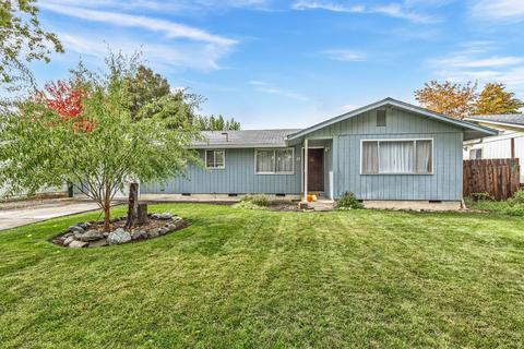 24 Bosc Way, Eagle Point, OR 97524 photo 2