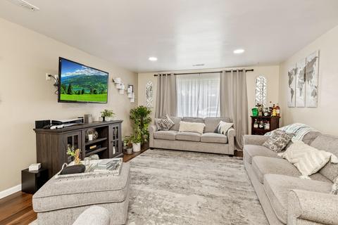 24 Bosc Way, Eagle Point, OR 97524 photo 1