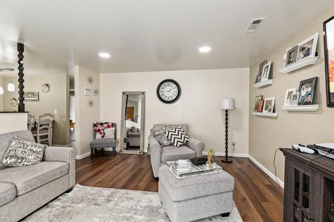24 Bosc Way, Eagle Point, OR 97524 photo 4