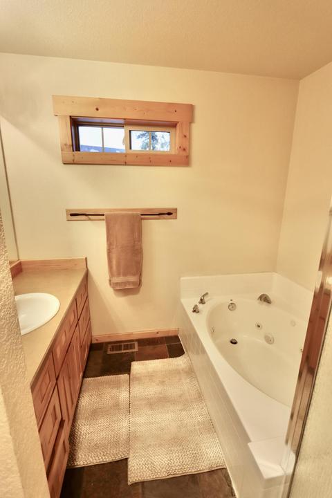 4642 Marsh Hawk Dr, Klamath Falls, OR 97601 photo 13