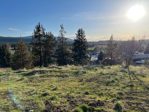 Piney Court, Klamath Falls, OR 97601
