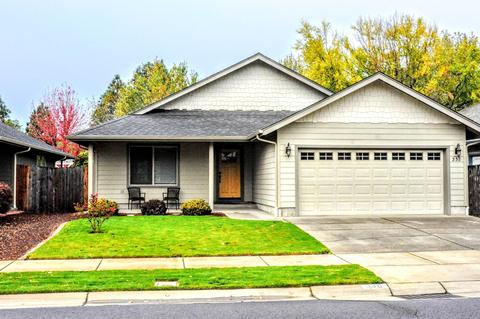 338 SW Wagner Meadows Dr, Grants Pass, OR 97526