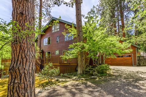 144 Strawberry Ln, Ashland, OR 97520