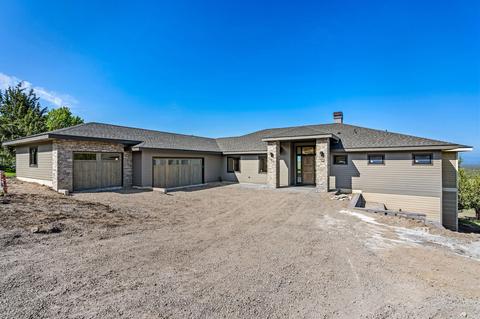 993 Highland View Loop, Redmond, OR 97756