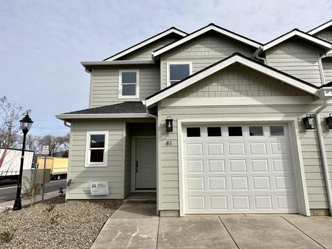 41 Stage Way, Talent, OR 97540
